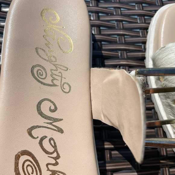 Naughty Monkey slide sandals Excellent used condition! 8.5 worn only 2 times. - Picture 8 of 13